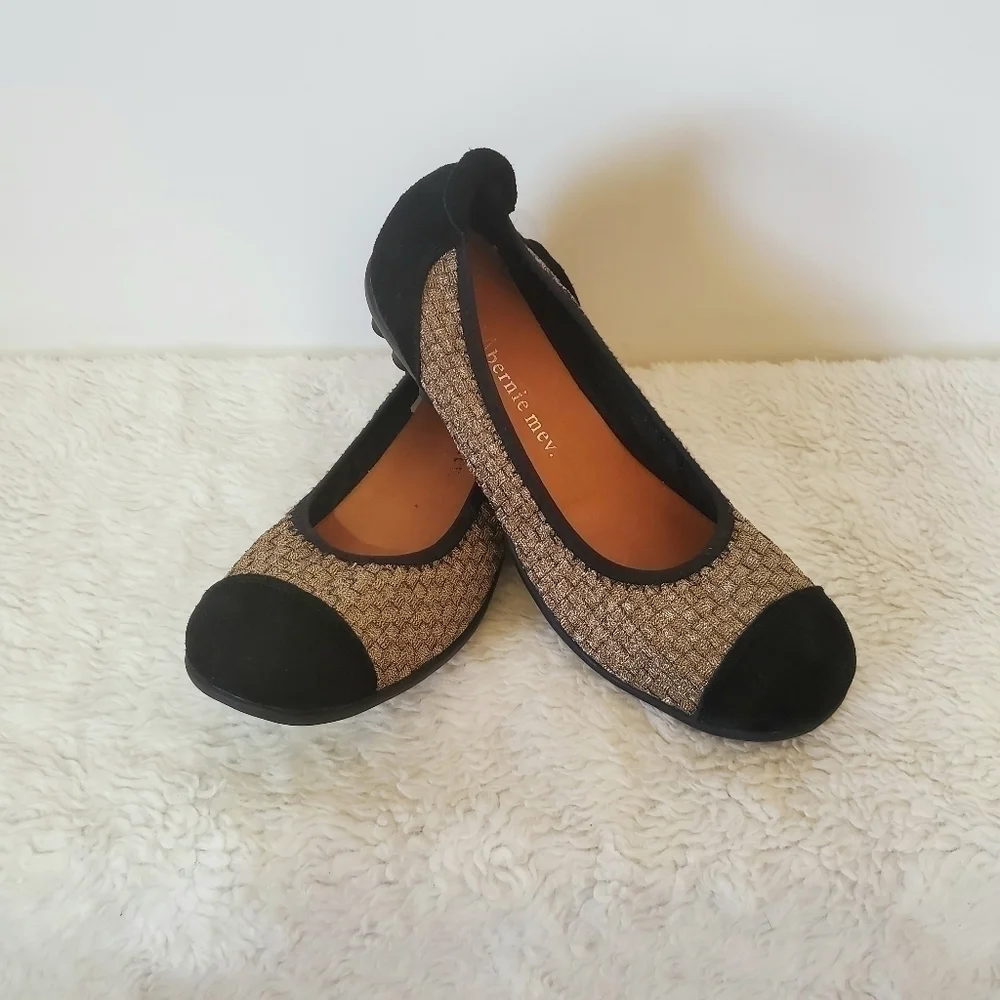 Bernie Mev Bella Me Gold Blk Flat Slip-On Loafers Sz 39 or 8.5/9 - Picture 1 of 15